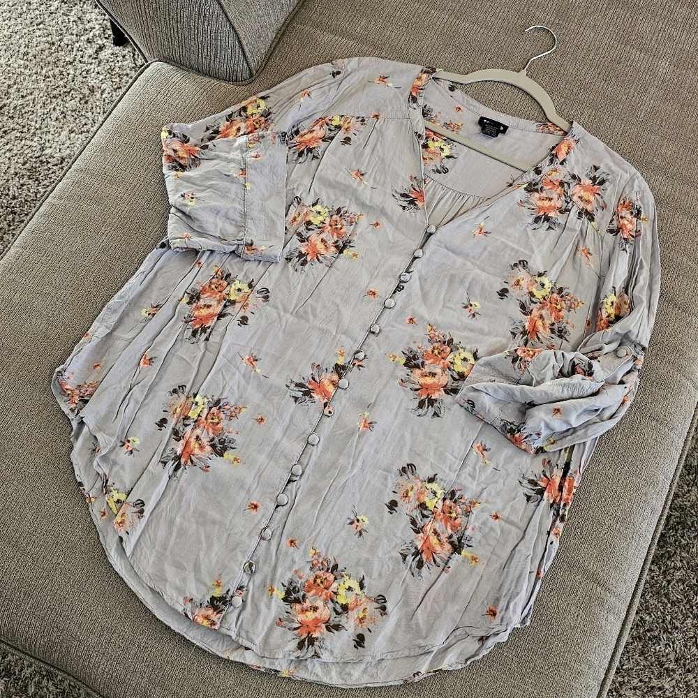 Torrid Gray Floral Boho Casual Button Up Top Size 2X - Picture 2 of 5